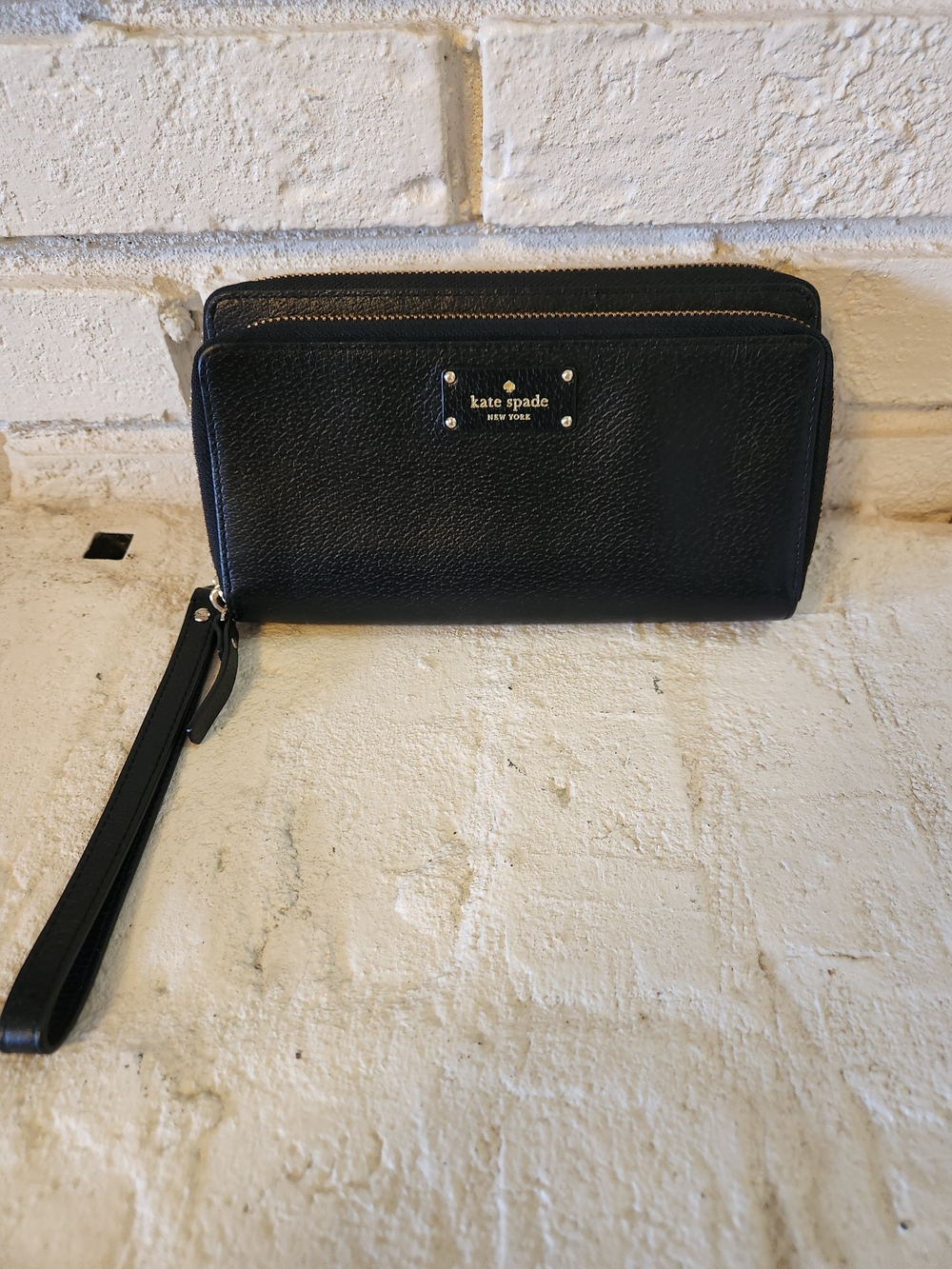 Kate Spade New York Black Pebbled Leather Zip Around Wristlet Wallet